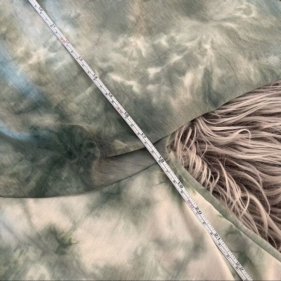 NWT Thyme + Honey Tie-Dye Peplum Ruffle Hem Short Sleeve Raglan Top Sage - Picture 4 of 12